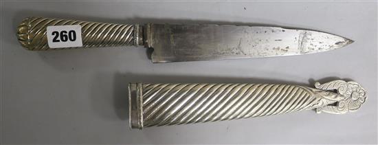 A large Gaucho dagger
